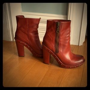 Kork-ease sassy red booties